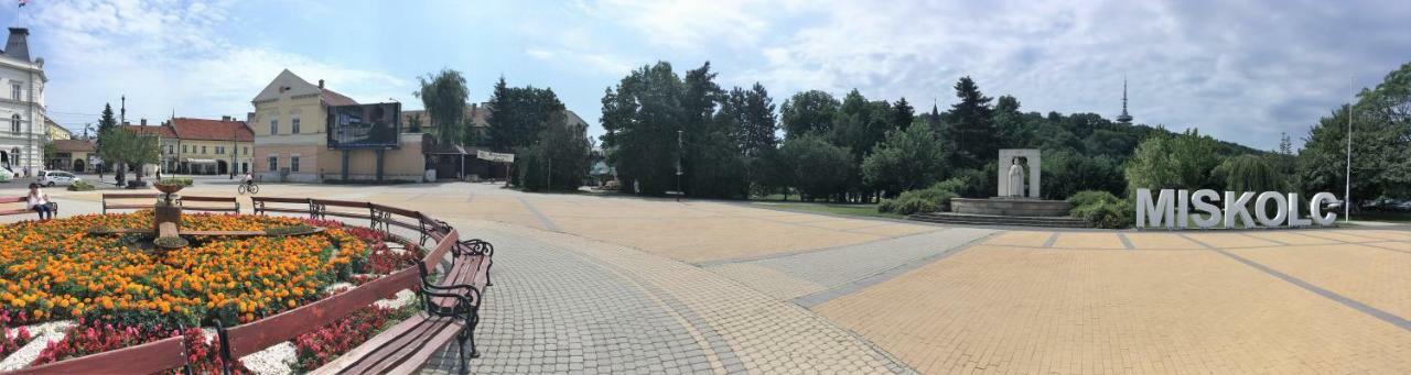 Mse Apartman Miskolc Luaran gambar