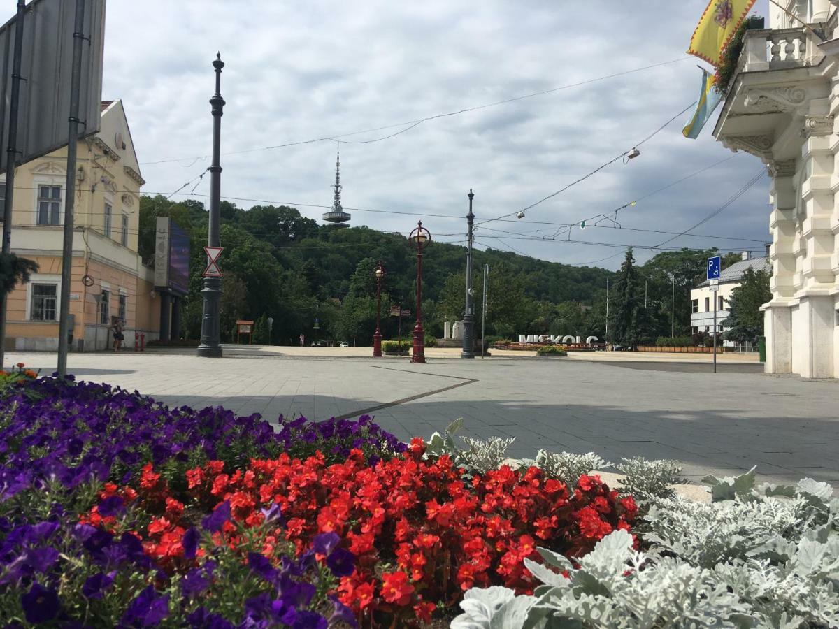 Mse Apartman Miskolc Luaran gambar