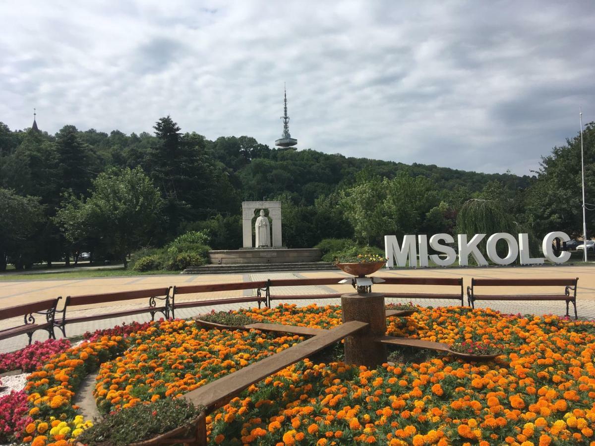 Mse Apartman Miskolc Luaran gambar